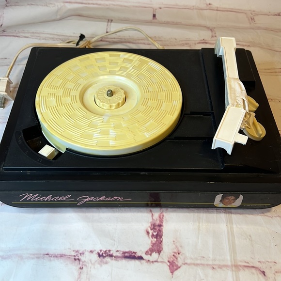 VINTAGE Michael Jackson 1984 ERTL record player with speakers - Picture 4 of 6